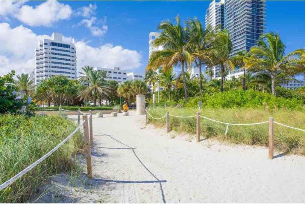 Amazing Apartment In South Beach, Ocean Drive Майами-Бич Экстерьер фото